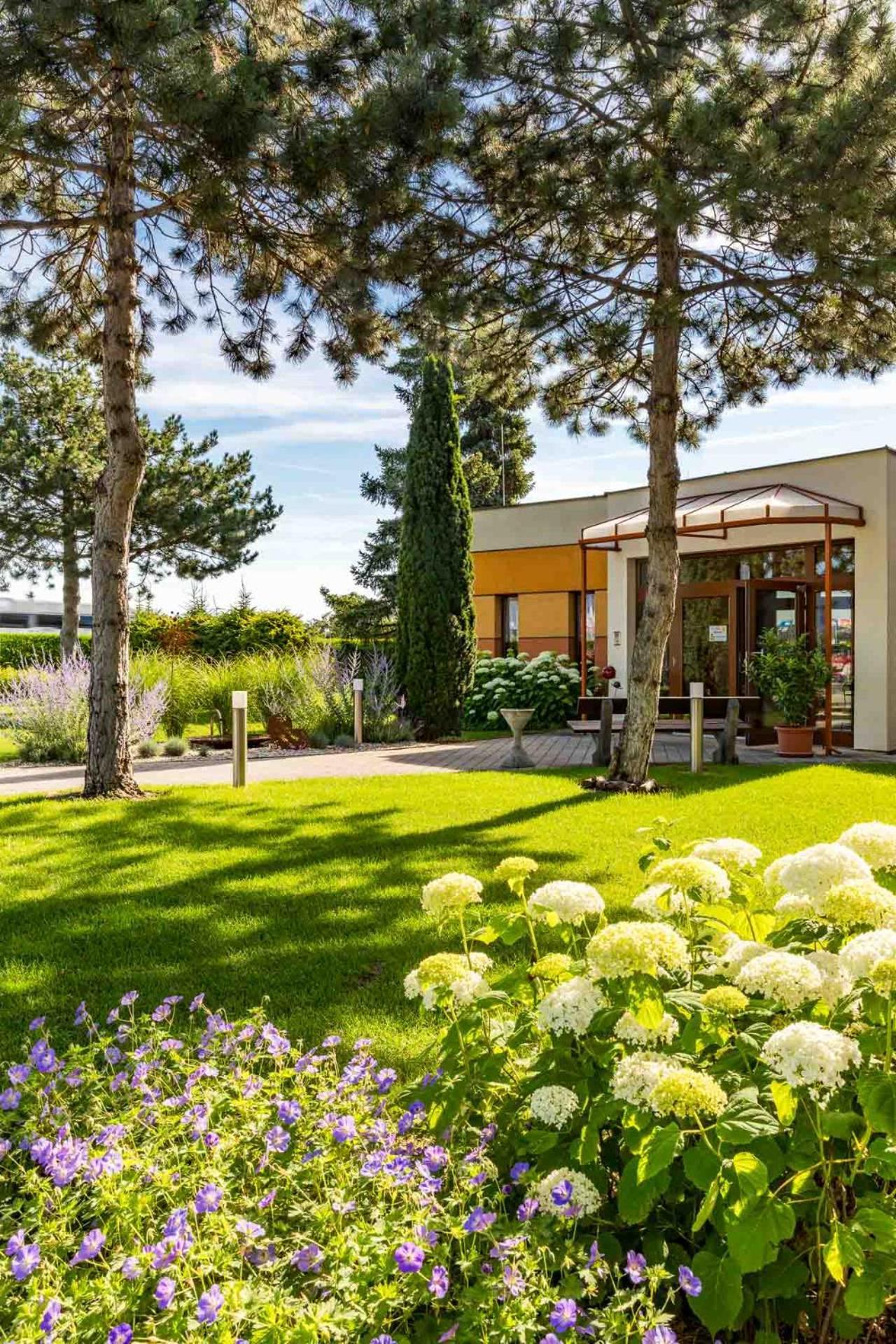 Hotel Garni Steinfeld Вінер-Нойштадт Екстер'єр фото