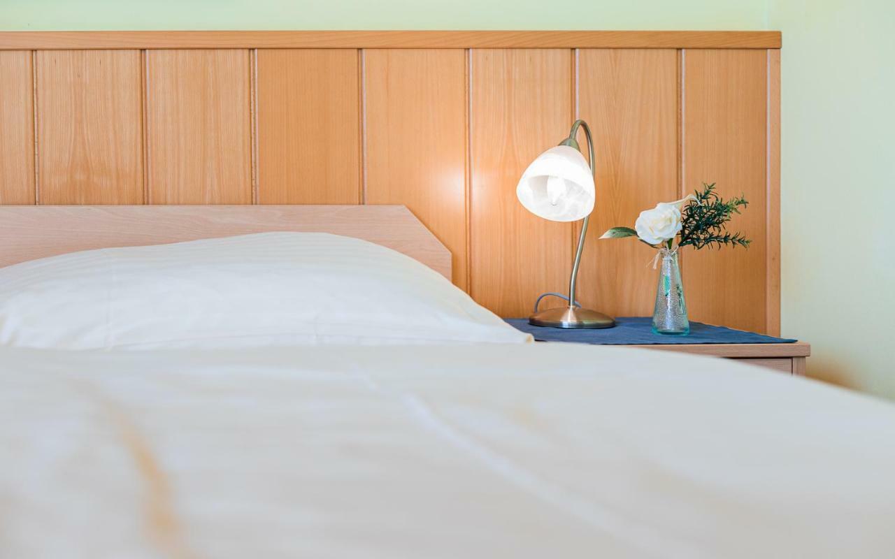 Hotel Garni Steinfeld Вінер-Нойштадт Екстер'єр фото